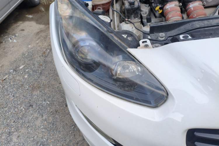 Used Peugeot RCZ 2014 1.6T Luxury Edition in a Light-Colored Style Right Front Headlight