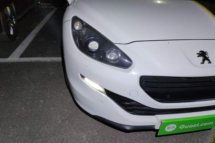 Used Peugeot RCZ 2014 1.6T Luxury Edition in Dark Style Right Front Headlight