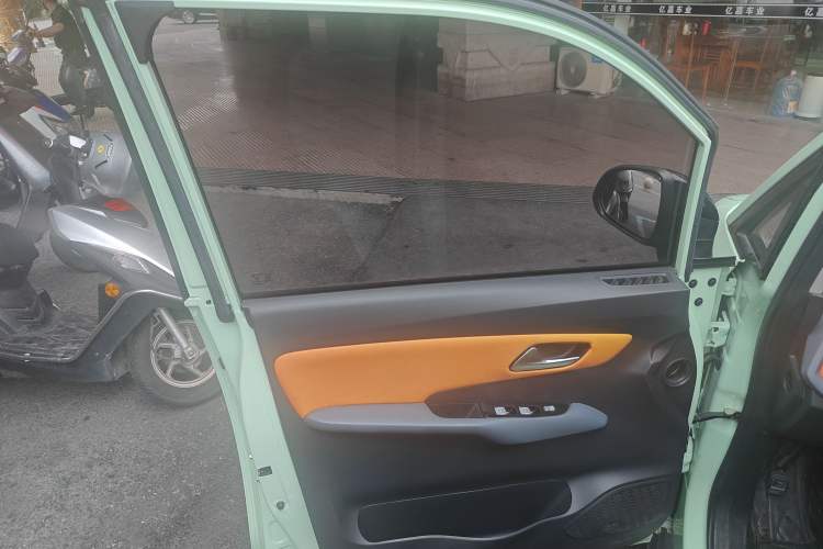 Used Pocco Duoduo 2021 – Beautiful and Popular Left Front Door Interior