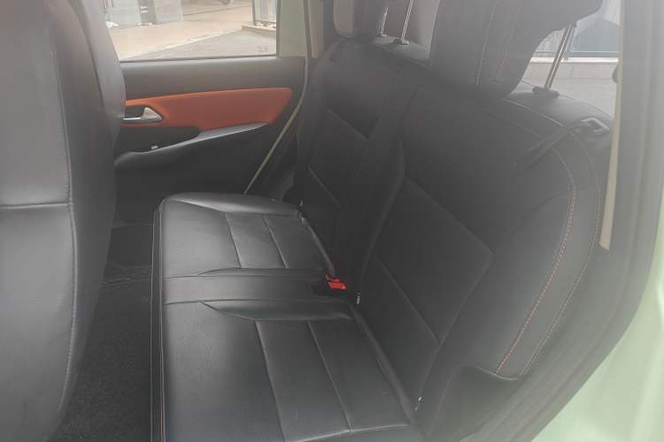 Used Pocco Duoduo 2021 – Beautiful and Popular Left Rear Seat