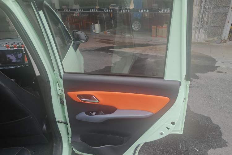 Used Pocco Duoduo 2021 – Beautiful and Popular Right Rear Door Interior