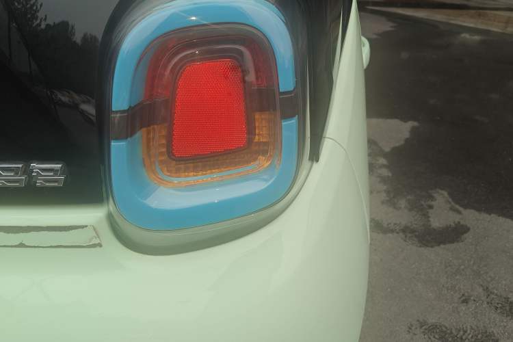 Used Pocco Duoduo 2021 – Beautiful and Popular Right Rear Taillight