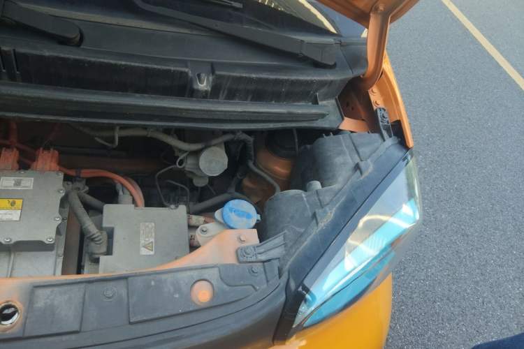 Used Pocco Duoduo 2021 – Beautiful and Popular Engine Bay Left