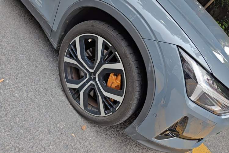 Used Polestar 2 2020 First Edition Right Front Wheel Hub