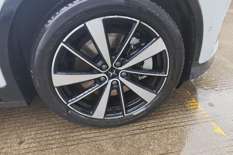 Used Polestar 2 2020 First Edition Right Front Wheel Hub