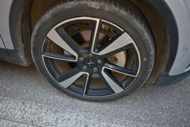 Used Polestar 2 2020 First Edition Right Front Wheel Hub