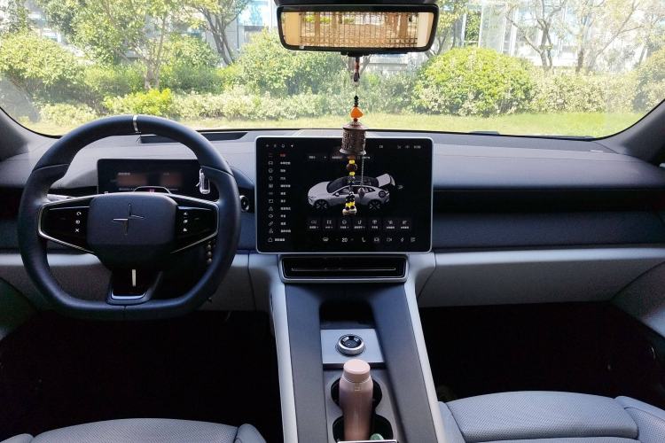 Used Polestar 4 2024 Single-Motor Standard Range PLUS Dual-Star Connectivity Edition Center Console