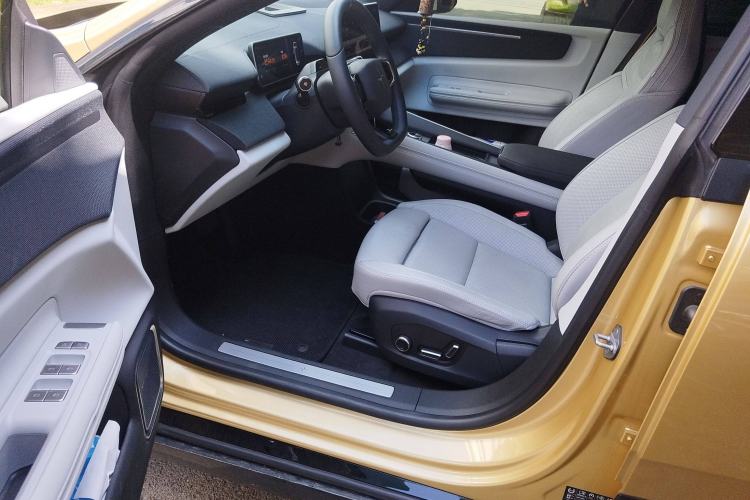 Used Polestar 4 2024 Single-Motor Standard Range PLUS Dual-Star Connectivity Edition Driver Seat