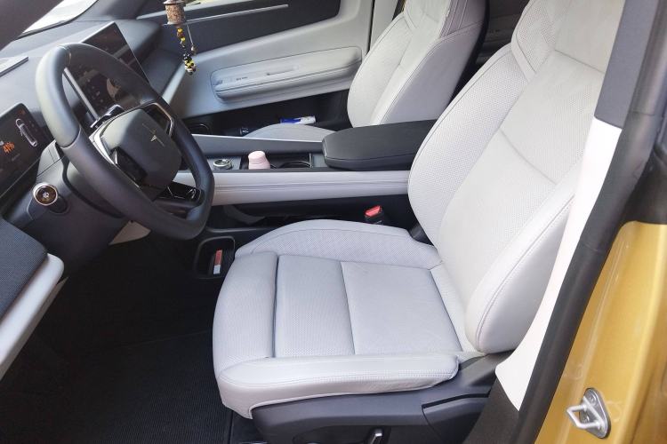Used Polestar 4 2024 Single-Motor Standard Range PLUS Dual-Star Connectivity Edition Left Front Seat