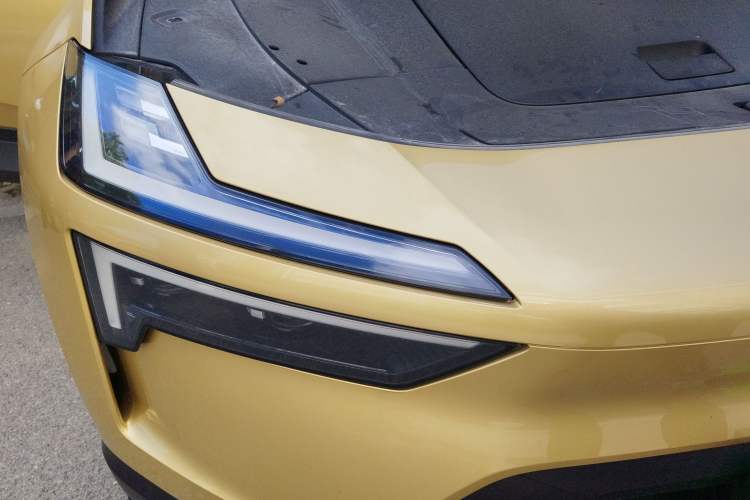 Used Polestar 4 2024 Single-Motor Standard Range PLUS Dual-Star Connectivity Edition Right Front Headlight