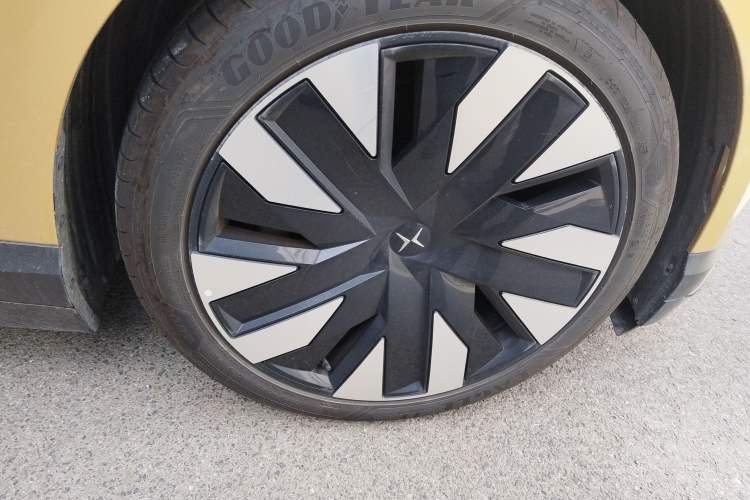 Used Polestar 4 2024 Single-Motor Standard Range PLUS Dual-Star Connectivity Edition Right Front Wheel Hub