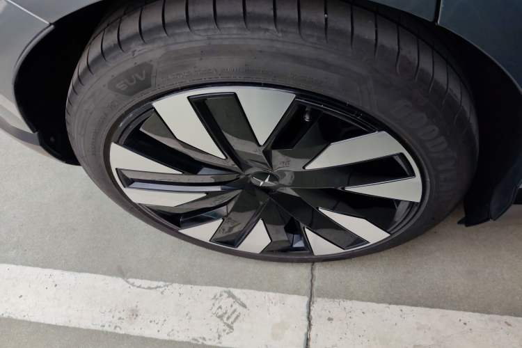 Used Polestar 4 2023 Single-Motor Long-Range PLUS Exterior 4