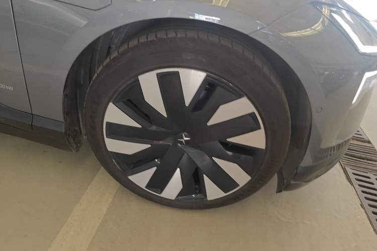 Used Polestar 4 2023 Single Motor Standard Range PLUS Exterior 7