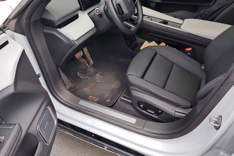 Used Polestar 4 2023 Single Motor Standard Range PLUS Interior 3