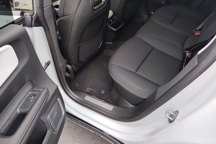 Used Polestar 4 2023 Single Motor Standard Range PLUS Interior 4