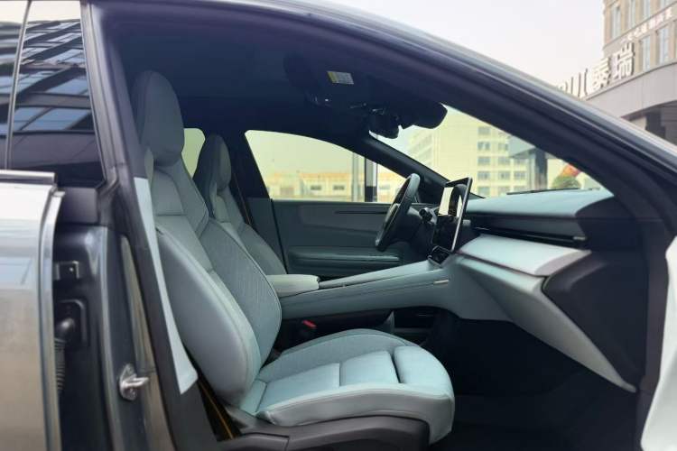 Used Polestar 4 2023 Single-Motor Long-Range PLUS Interior 5