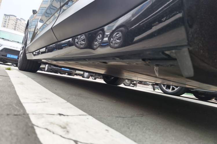 Used Polestar 4 2023 Single-Motor Long-Range PLUS Left Side Sill