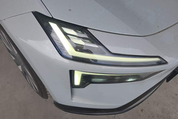 Used Polestar 4 2023 Single Motor Standard Range PLUS Right Front Headlight
