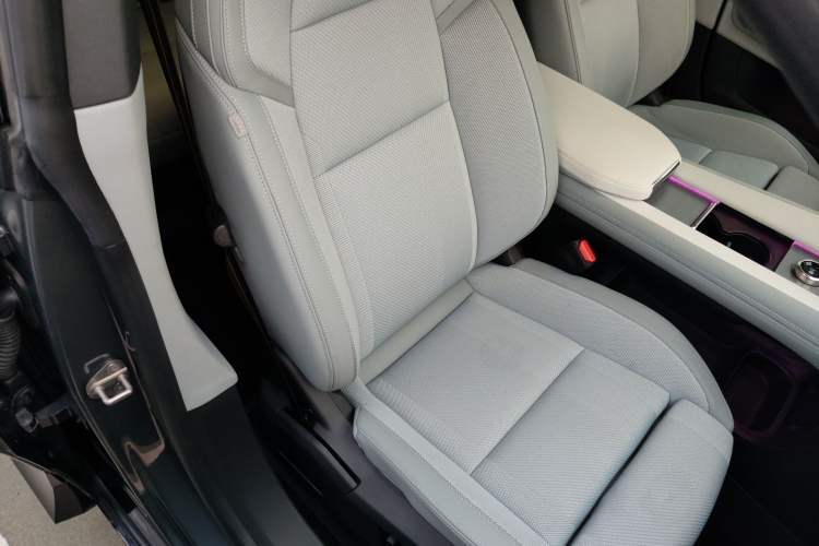 Used Polestar 4 2023 Single-Motor Long-Range PLUS Right Front Seat