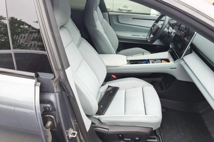 Used Polestar 4 2023 Single-Motor Long-Range PLUS Right Front Seat