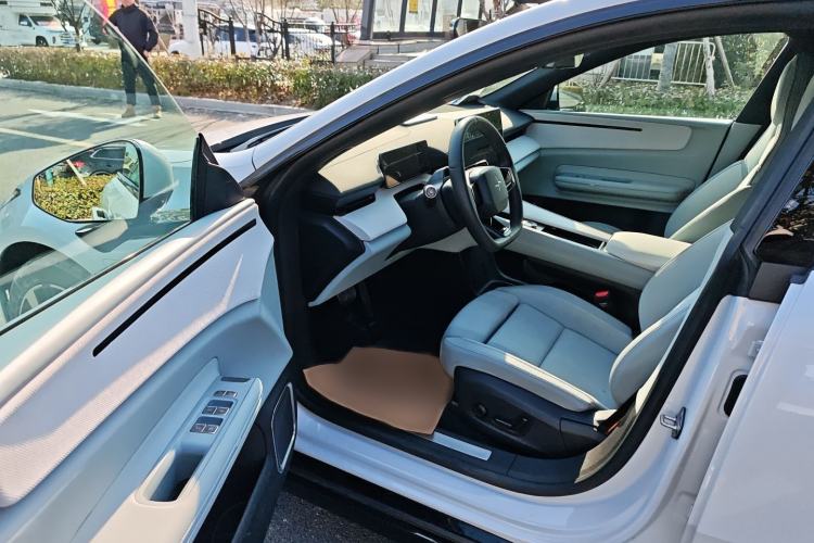 Used Polestar 4 2023 Single-Motor Long-Range PLUS Interior 2