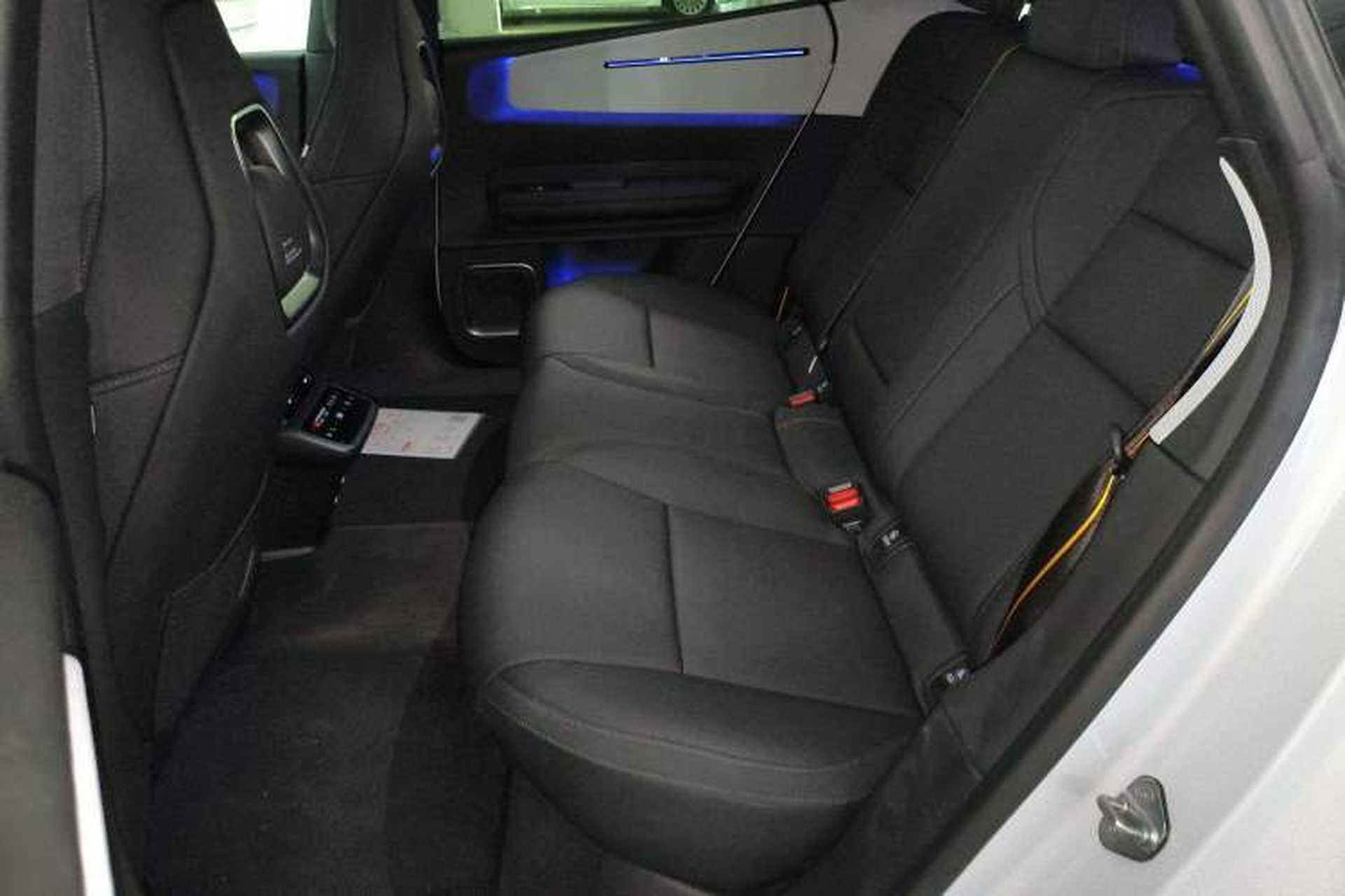 Used Polestar 4 2023 Single Motor Standard Range PLUS Interior 4