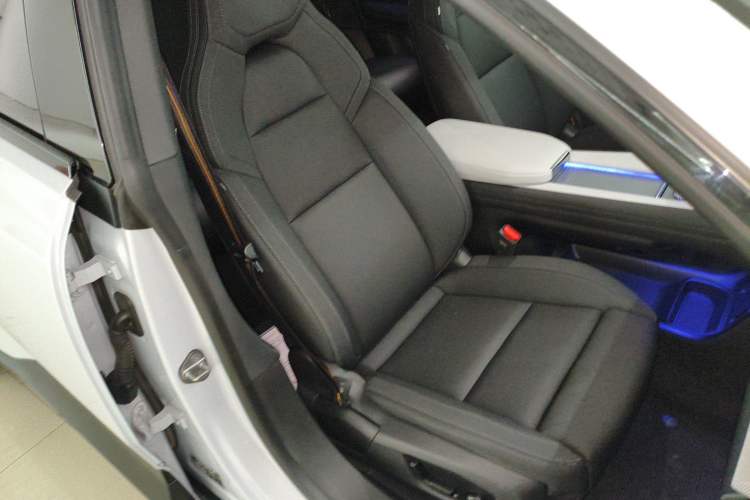 Used Polestar 4 2023 Single Motor Standard Range PLUS Right Front Seat