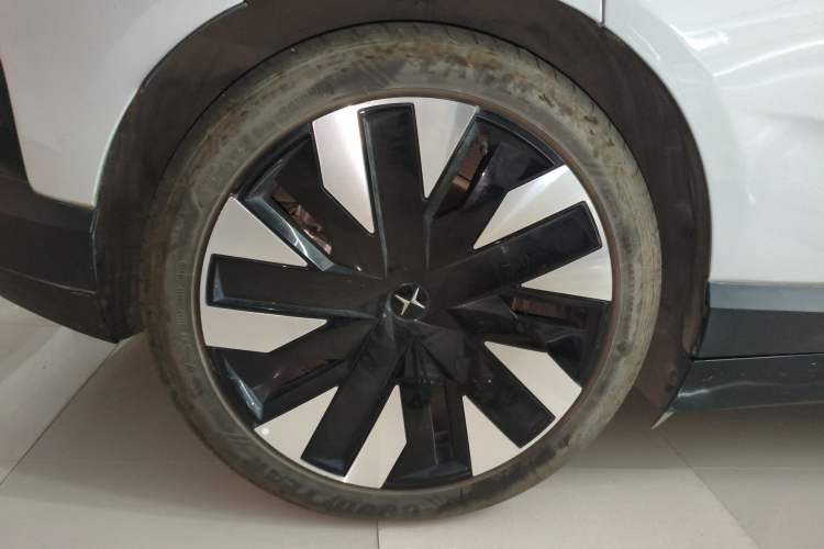 Used Polestar 4 2023 Single Motor Standard Range PLUS Right Rear Wheel Hub