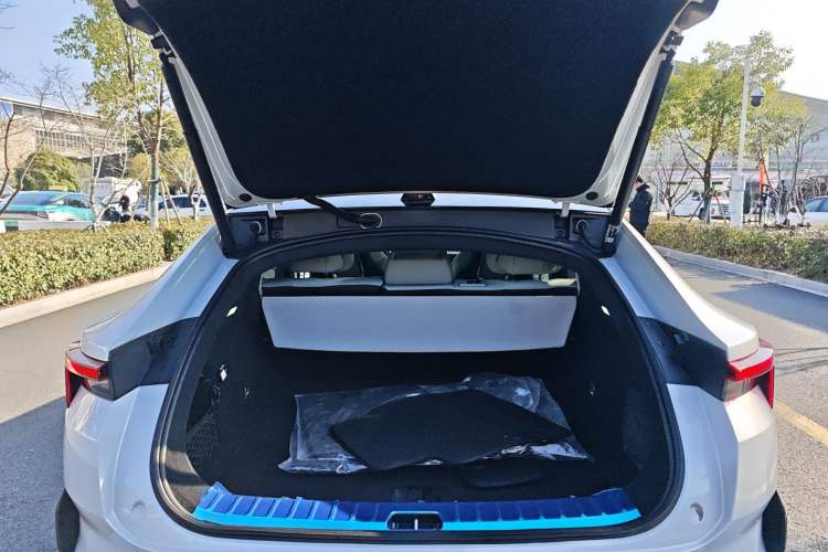 Used Polestar 4 2023 Single-Motor Long-Range PLUS Trunk