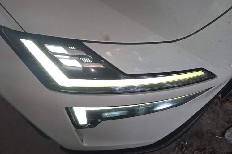 Used Polestar 4 2023 Dual-Motor Long-Range PLUS Right Front Headlight