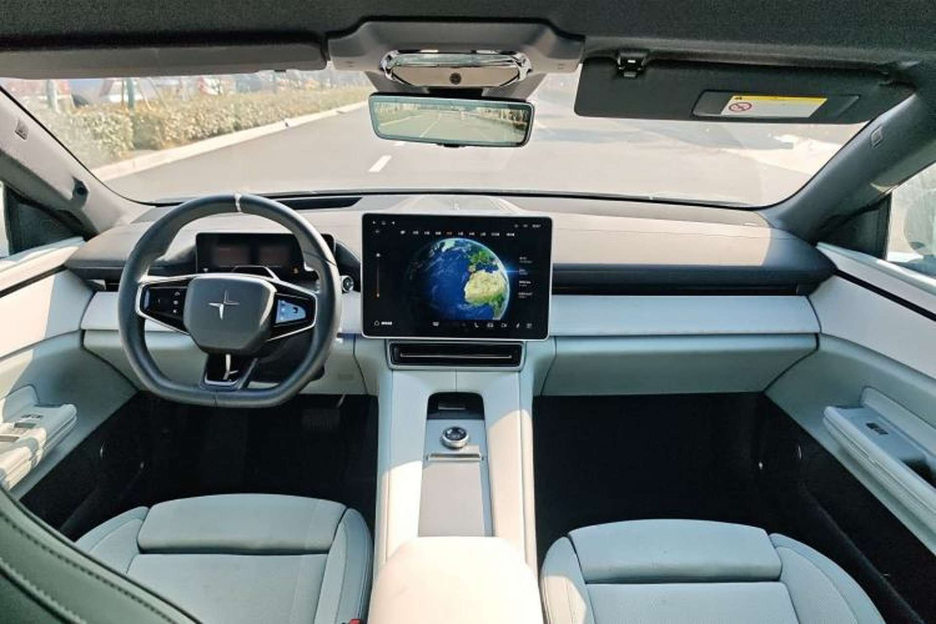 Used Polestar 4 2024 Dual-Motor Long-Range PLUS Dual-Star Connectivity Edition Interior 2