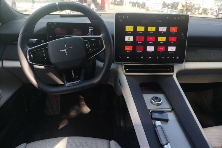 Used Polestar 4 2024 Dual-Motor Long-Range PLUS Dual-Star Connectivity Edition Center Console