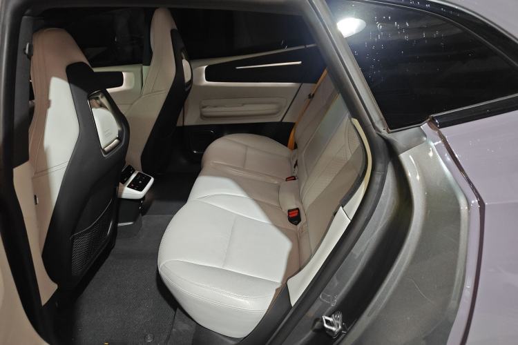 Used Polestar 4 2024 Dual-Motor Long-Range Interior 4