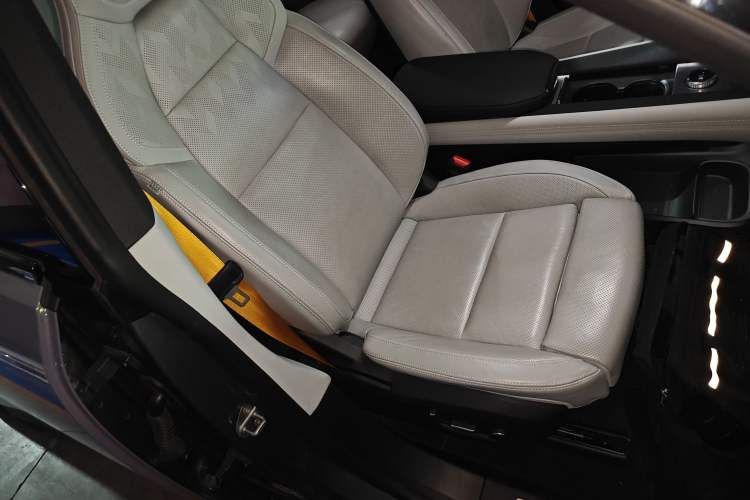 Used Polestar 4 2024 Dual-Motor Long-Range Right Front Seat