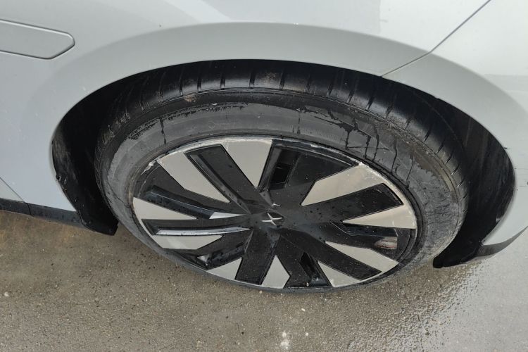 Used Polestar 4 2024 Single-Motor Standard Range PLUS Dual-Star Connectivity Edition Right Front Wheel Hub