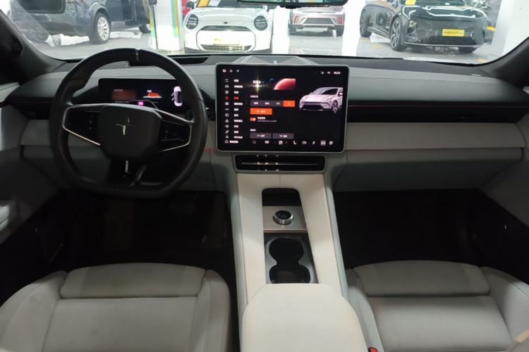 Used Polestar 4 2024 Dual-Motor Long-Range PLUS Dual-Star Connectivity Edition Center Console