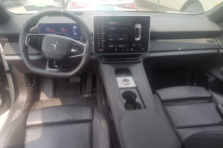 Used Polestar 4 2024 Single-Motor Standard Range PLUS Dual-Star Connectivity Edition Center Console