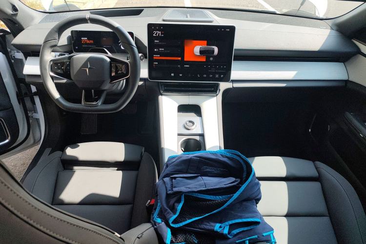 Used Polestar 4 2024 Dual-Motor Long-Range PLUS Dual-Star Connectivity Edition Center Console