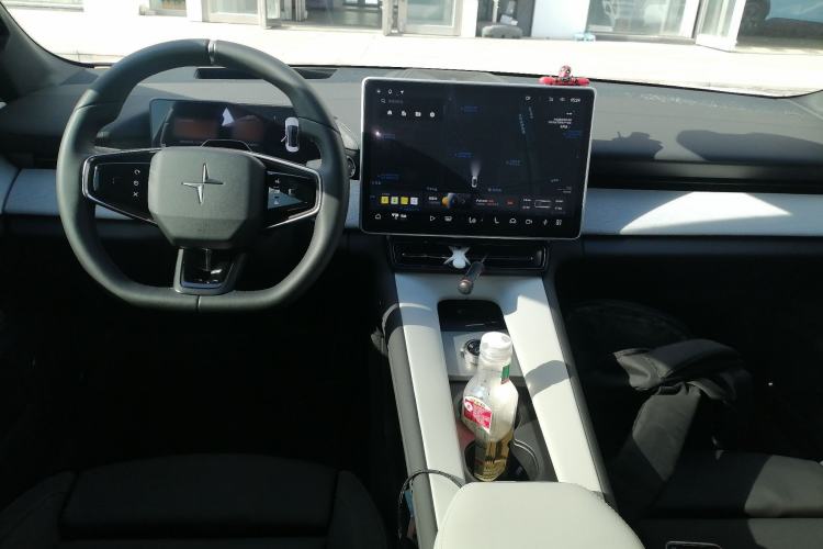 Used Polestar 4 2024 Dual-Motor Long-Range Center Console