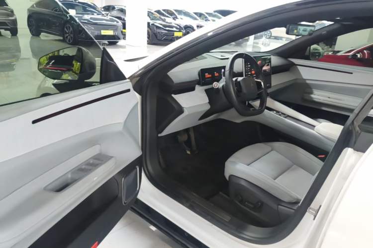 Used Polestar 4 2024 Dual-Motor Long-Range PLUS Dual-Star Connectivity Edition Driver Seat