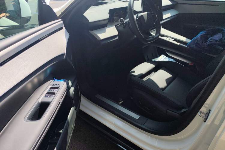 Used Polestar 4 2024 Dual-Motor Long-Range PLUS Dual-Star Connectivity Edition Driver Seat