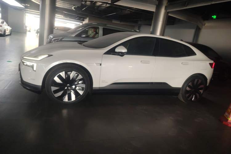 Used Polestar 4 2024 Single-Motor Standard Range PLUS Dual-Star Connectivity Edition Exterior 3