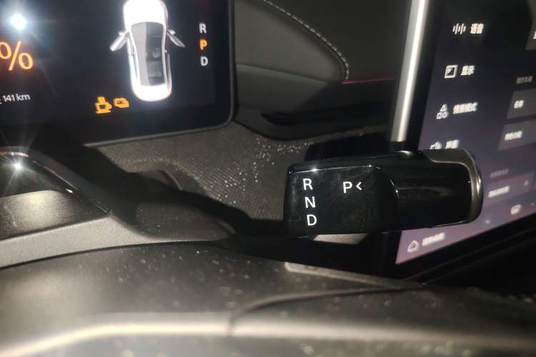 Used Polestar 4 2024 Single-Motor Standard Range PLUS Dual-Star Connectivity Edition Gear Lever