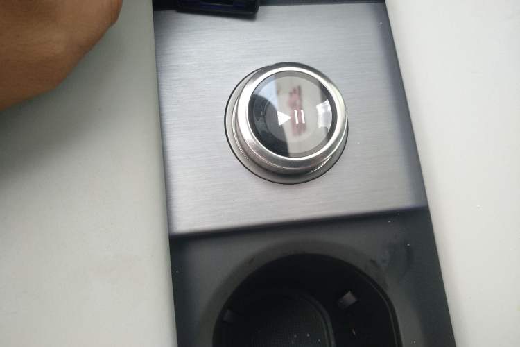 Used Polestar 4 2024 Dual-Motor Long-Range PLUS Dual-Star Connectivity Edition Gear Lever