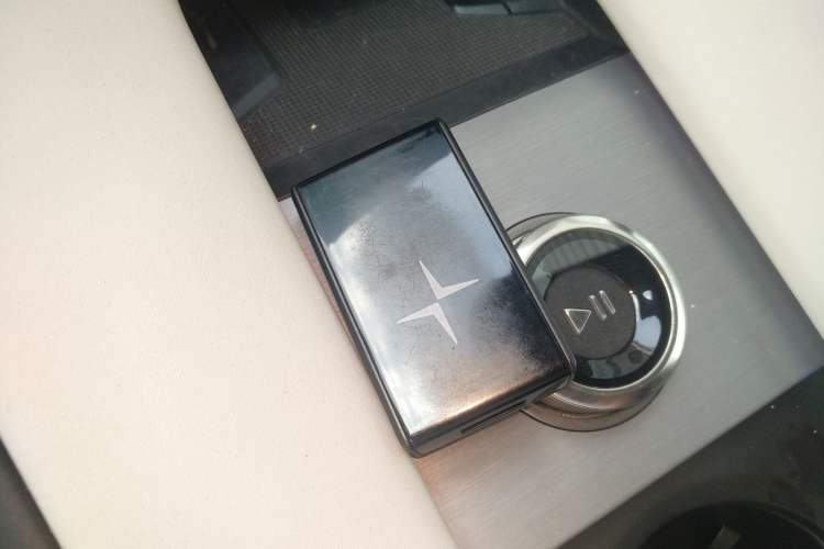 Used Polestar 4 2024 Dual-Motor Long-Range PLUS Dual-Star Connectivity Edition Interior 1