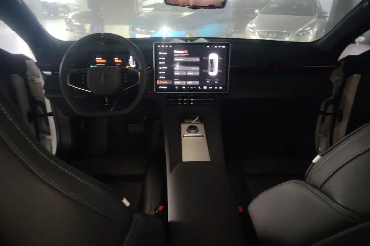 Used Polestar 4 2024 Single-Motor Standard Range PLUS Dual-Star Connectivity Edition Interior 2