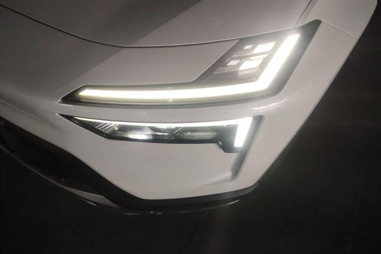 Used Polestar 4 2024 Single-Motor Standard Range PLUS Dual-Star Connectivity Edition Left Front Headlight