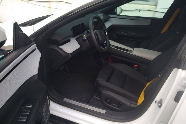 Used Polestar 4 2024 Dual-Motor Long-Range PLUS Dual-Star Connectivity Edition Left Front Seat
