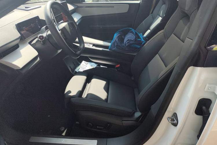 Used Polestar 4 2024 Dual-Motor Long-Range PLUS Dual-Star Connectivity Edition Left Front Seat