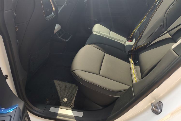 Used Polestar 4 2024 Dual-Motor Long-Range PLUS Dual-Star Connectivity Edition Left Rear Seat